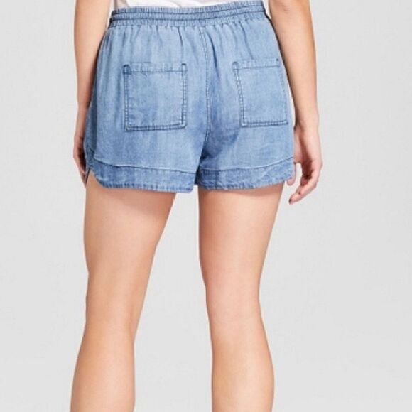 Universal Thread Women's Light Denim Lyocell Chambray Drawstring Shorts - Picture 2 of 13